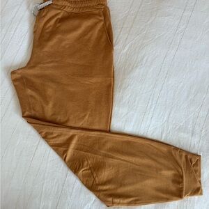 Vuori performance jogger - mustard